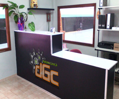 Recepción y equipo del taller Automecánica DGC en A Coruña